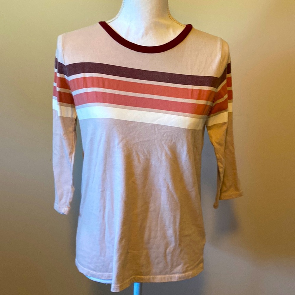 3/4 sleeve shirt.